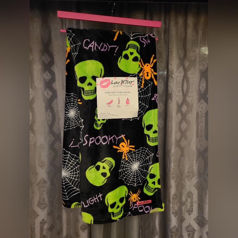Betsey johnson throw